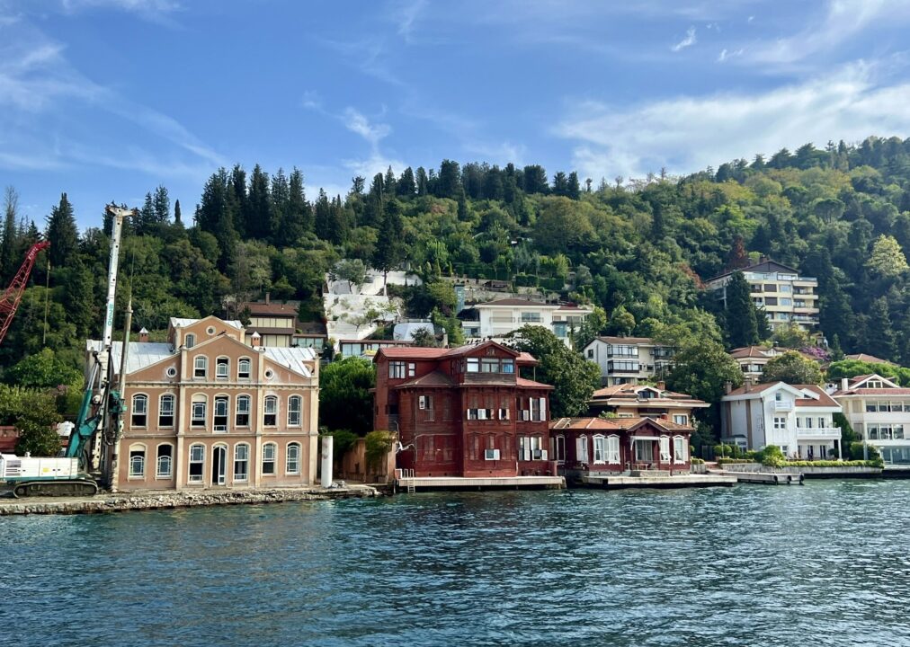 Historic Yalı villas on the banks of the Bosphorus in Istanbul